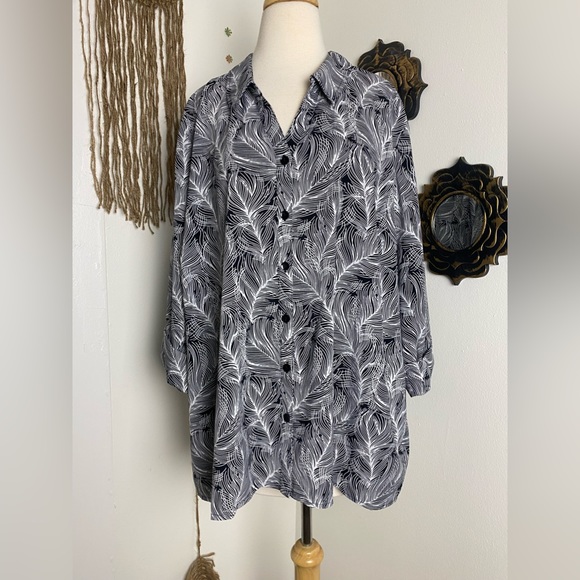 Catherines plus petite 3/4 sleeve button up top black white feather print 3X WP - Picture 11 of 11
